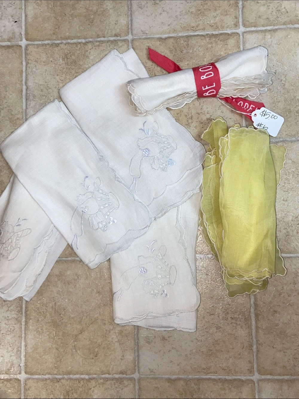 Scalloped Edge Cocktail Napkins Set in White and Yellow